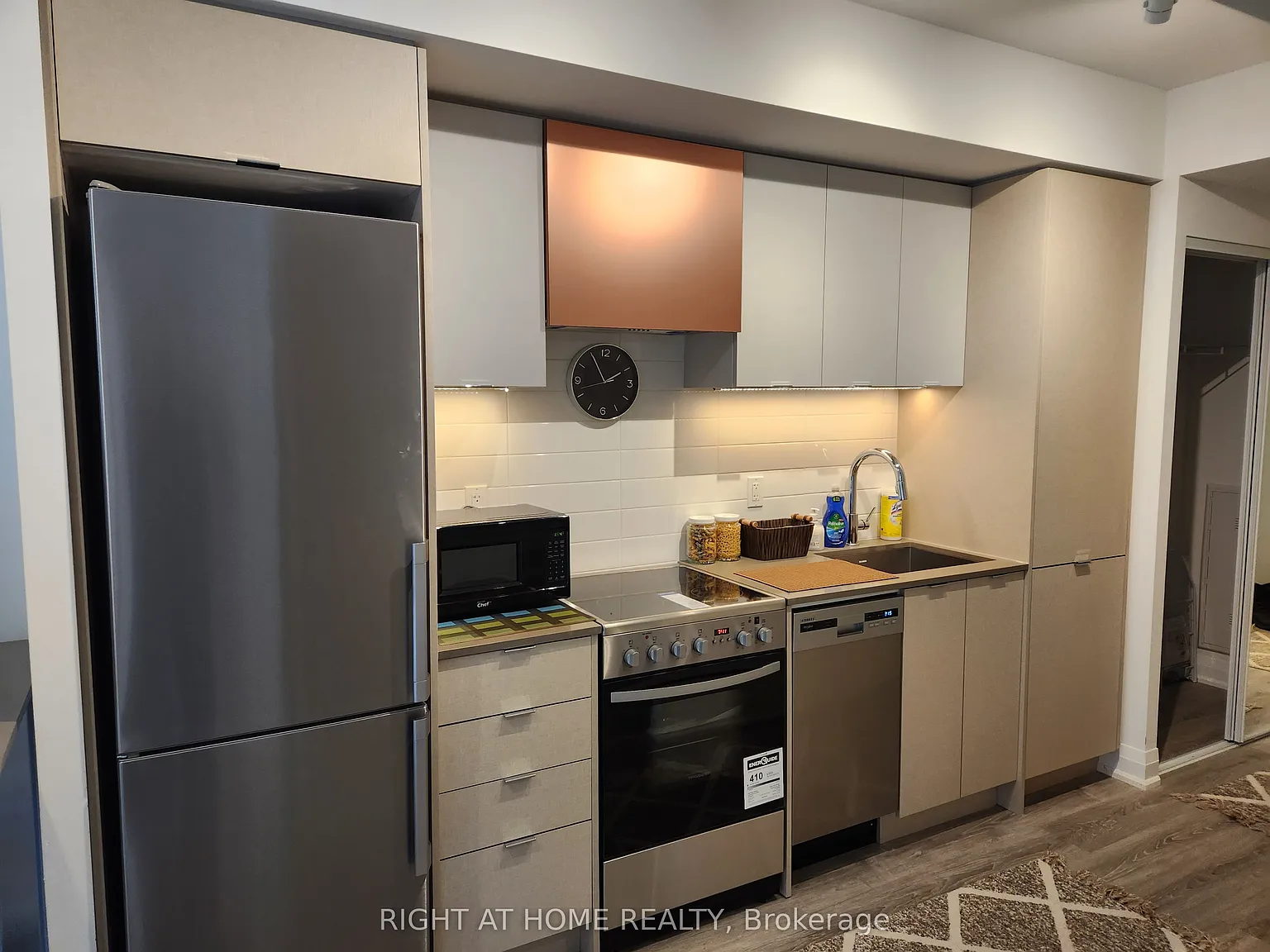 2 bed, $2,400 — Photo 4