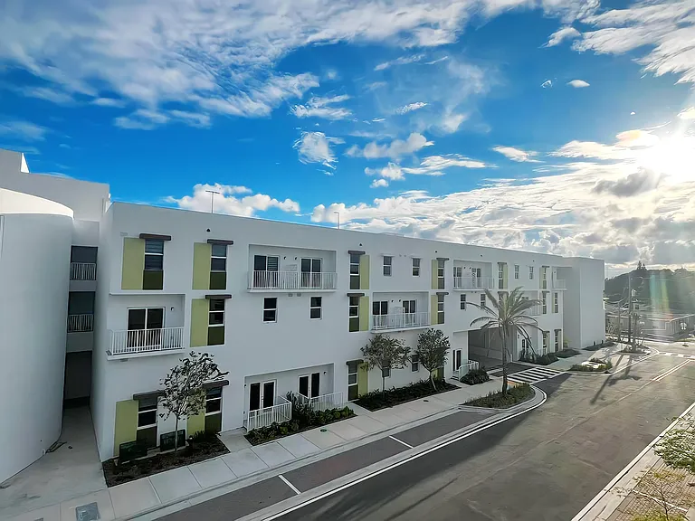 Hallandale City Center — Photo 2
