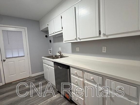 4th image of 270 Kimberly Way