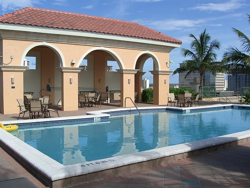 1st image of 403 S Sapodilla Ave APT 615
