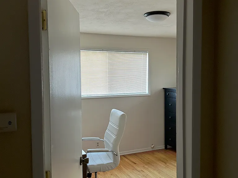 1135 S Eastlake Dr — Photo 4