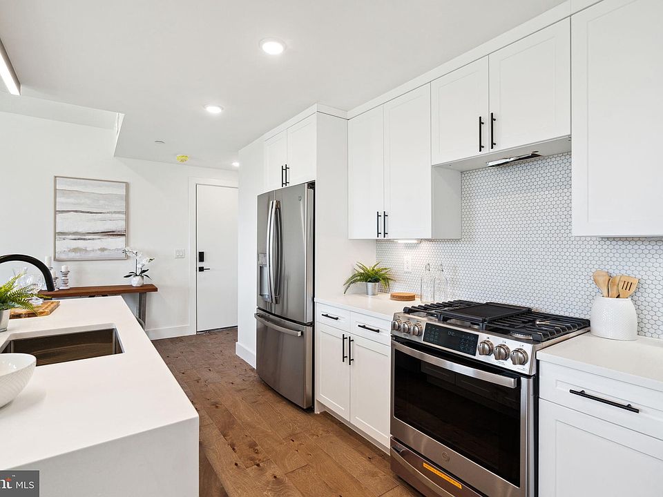 1st image of 1501 N 31st St #313