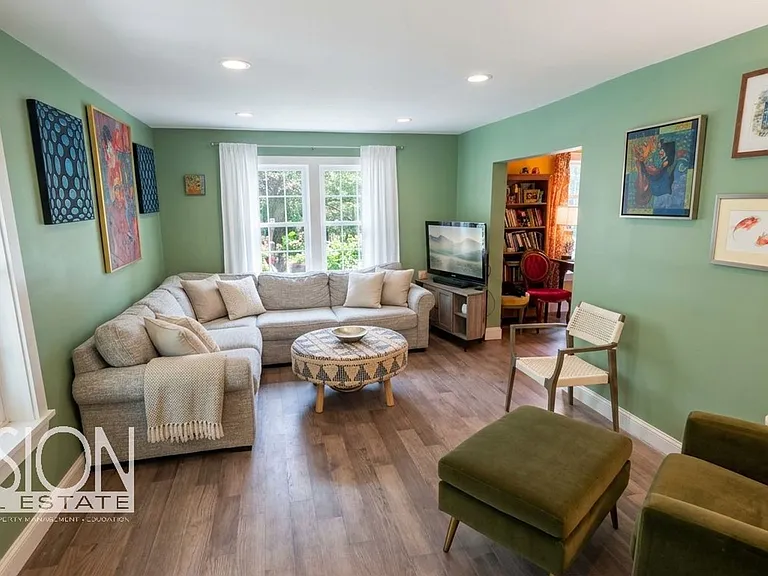 282 Ethan Allen Pkwy #1 — Photo 3