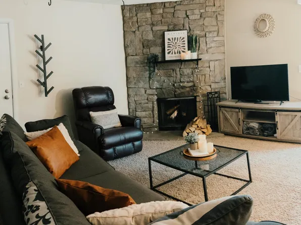 3295 S Ammons St APT 2-102, Denver, CO 80227