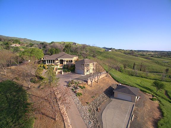 3rd image of 8461 Pleasants Valley Rd