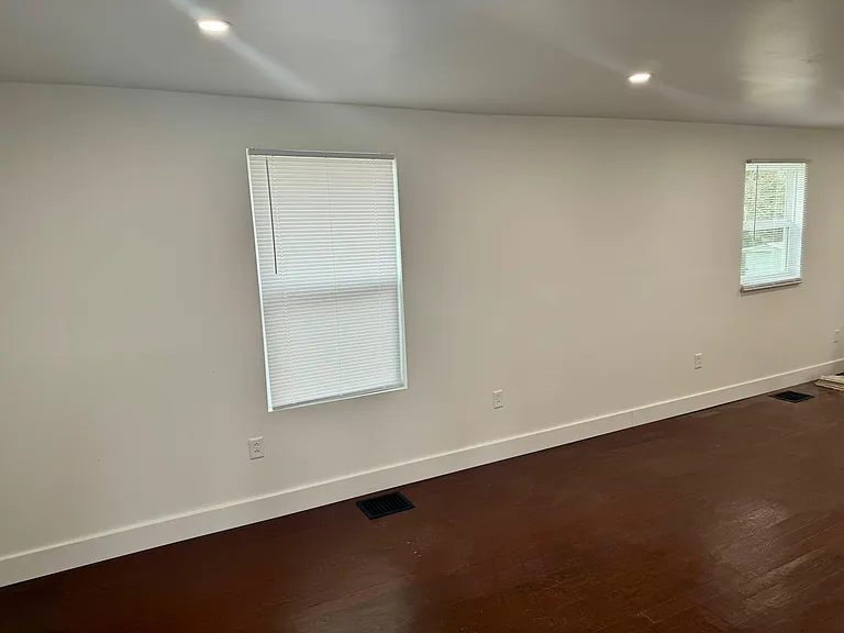 901 E Wilson St — Photo 8
