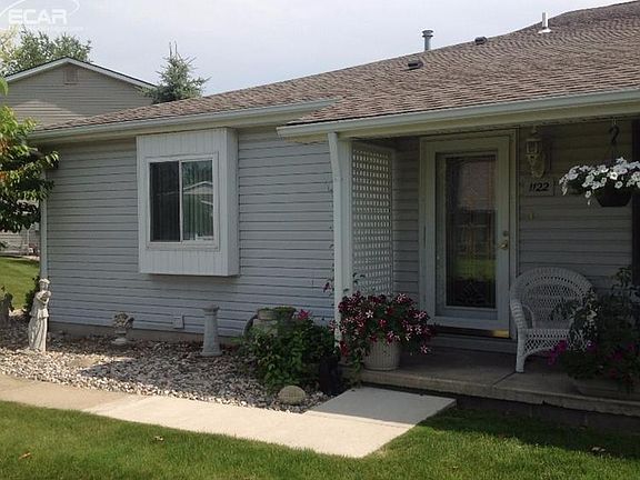 2nd image of 1122 Lakeview Cir