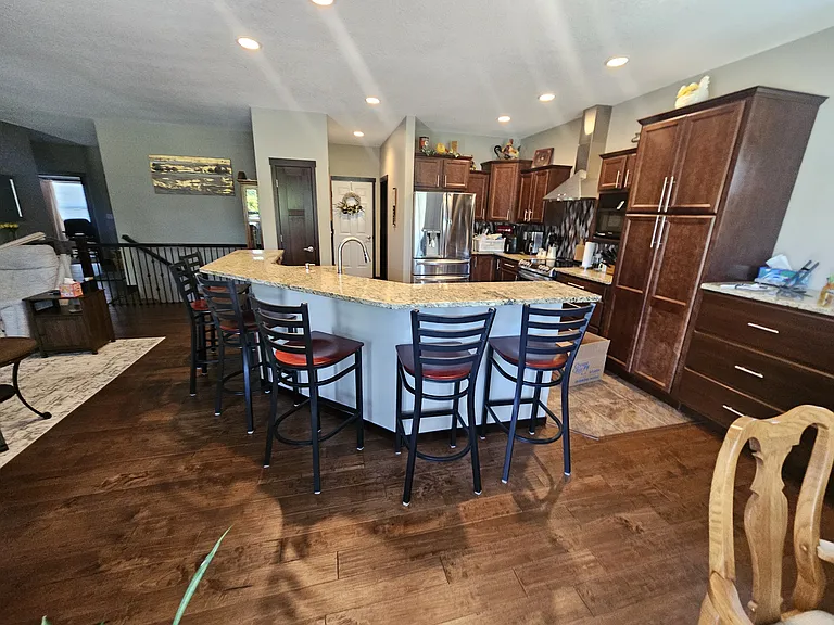 519 Majestic Oak Ct — Photo 3