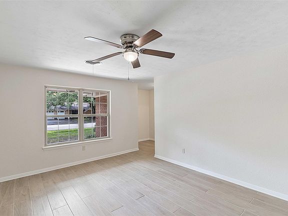 5th image of 1916 Baywood Dr