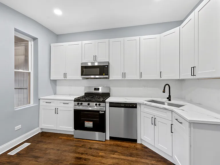 915 W Newport Ave #1 — Photo 2