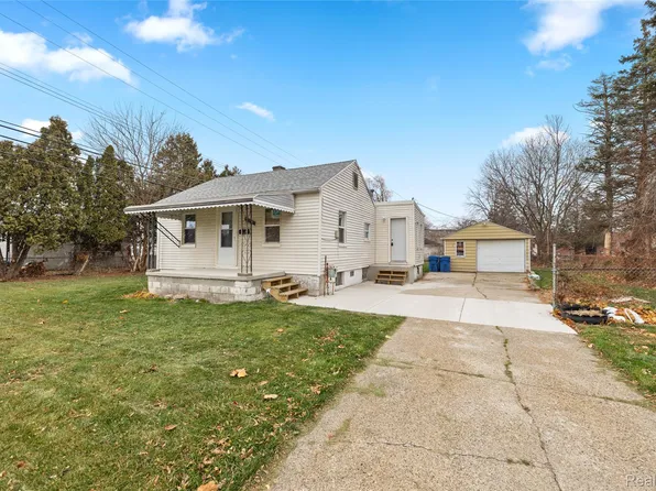 21118 Wellington Ave E, Warren, MI 48089
