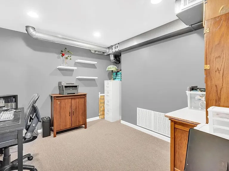 836 Wayland Dr — Photo 24