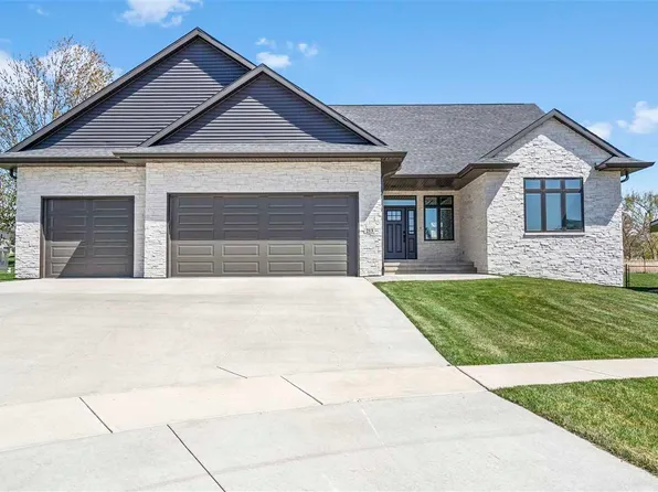 213 Ashworth Ct S, Hiawatha, IA 52233