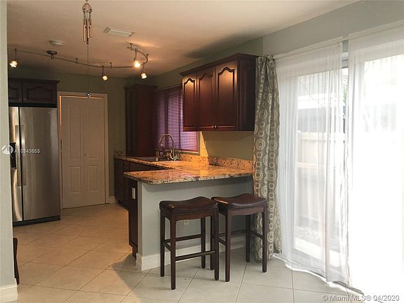 4th image of 3157 Jackson Ave #0