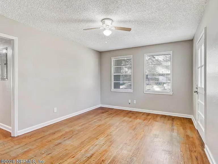 1901 Pullman Ct — Photo 8