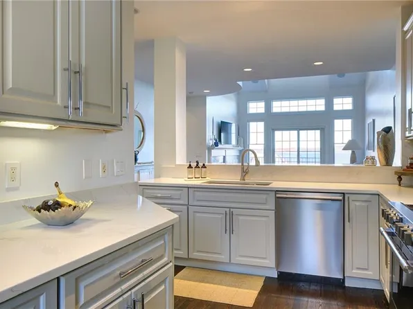 263 Village Rd, Tiverton, RI 02878