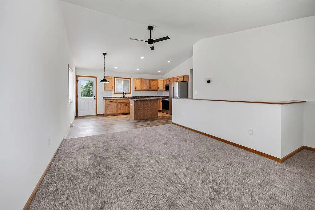 641 Angel Ct — Photo 4