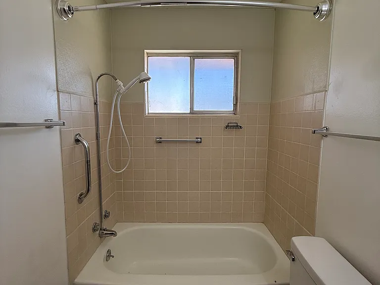 1400 W Lockeford St #5 — Photo 15