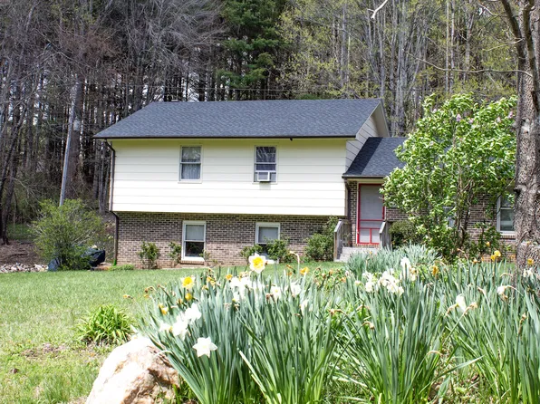 173 Evergreen Ln NW, Willis, VA 24380