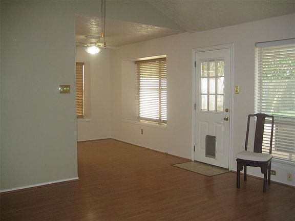 4th image of 8223 Old Trail Dr