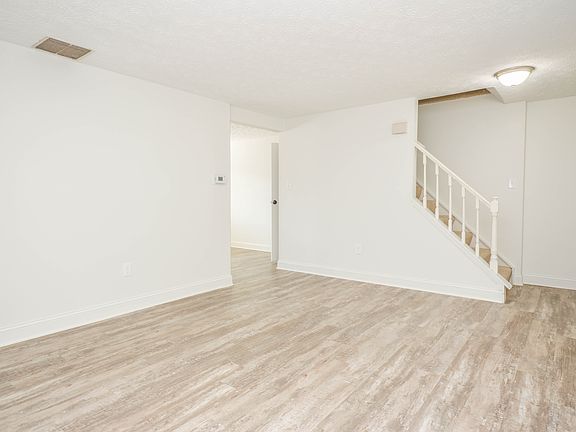 4th image of 14550 Farmcrest Pl