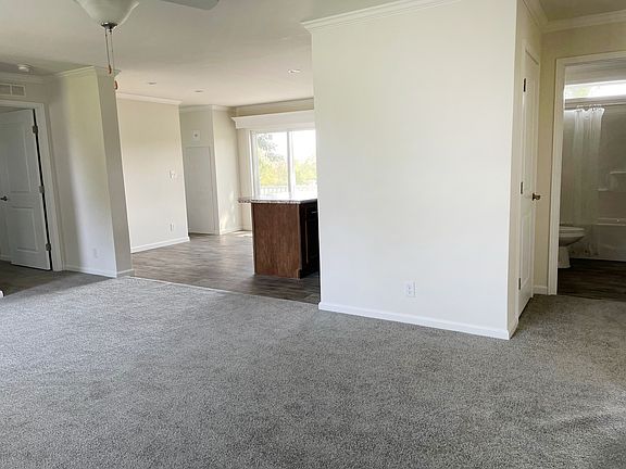 5th image of 2 Pine Ln