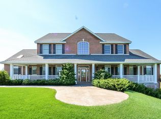 18890 Edgewood Ln, Prior Lake, MN 55372