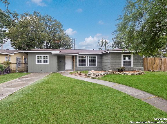 3rd image of 202 Winewood Dr
