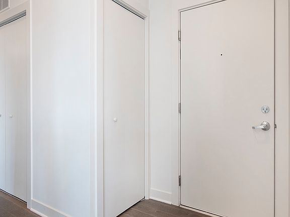 2nd image of 858 N Franklin St APT 603