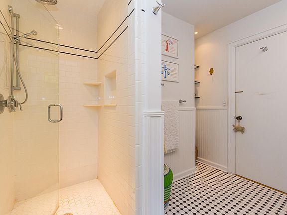 5th image of 253 NE 99th St