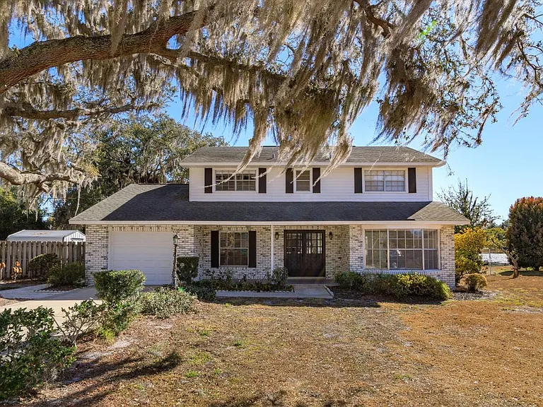 240 Slade Dr — Photo 1