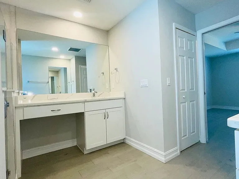 928 SW John Maccormack Ter — Photo 13