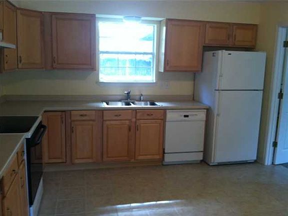 5th image of 22 Poulton Dr