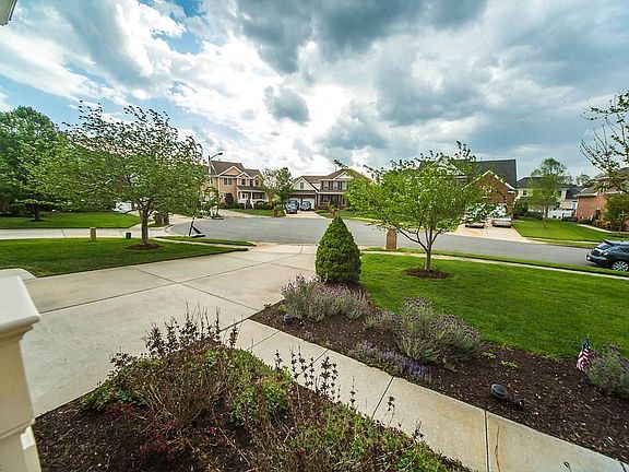 3rd image of 709 Falls Creek Ct