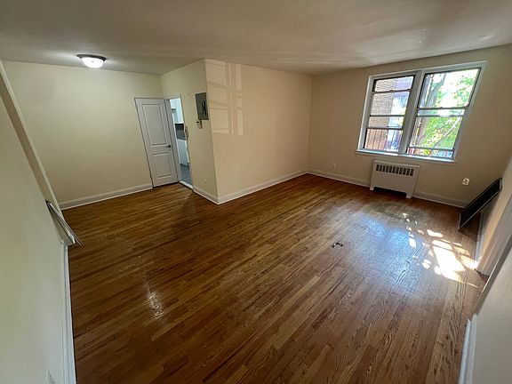 4th image of 14350 Barclay Ave APT 2B