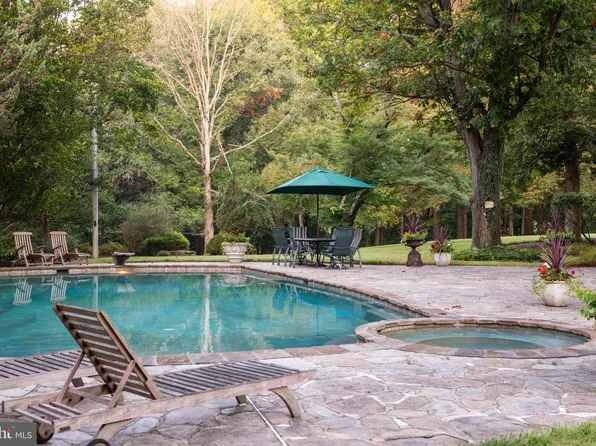8555 Hill Spring Dr, Lutherville Timonium, MD 21093