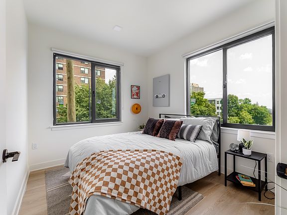 2nd image of 1009 Broad St #501E