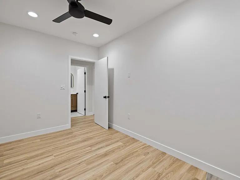 599 Cypress Ave — Photo 15