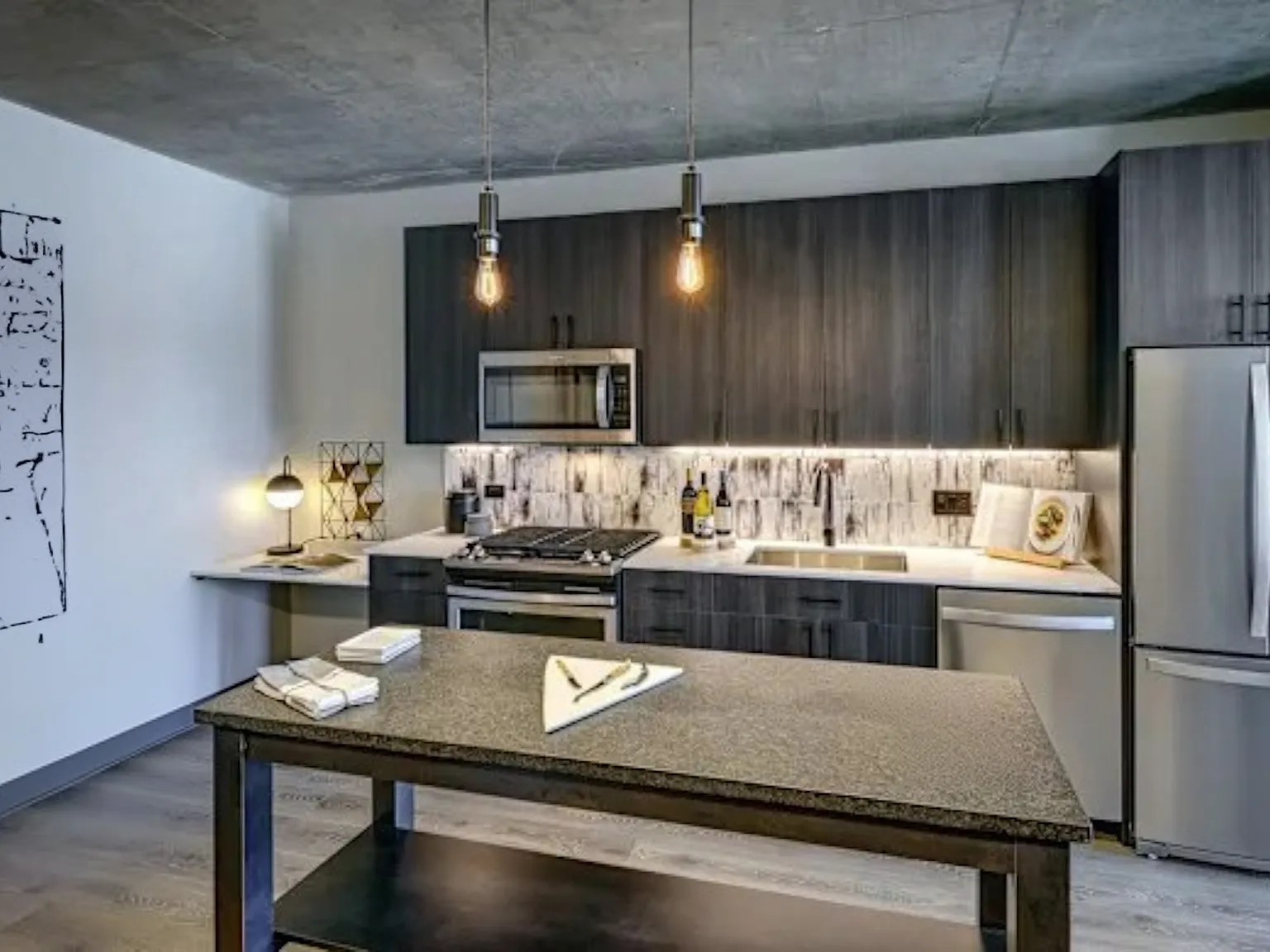Studio, 517 sqft, $2,613 — Photo 2