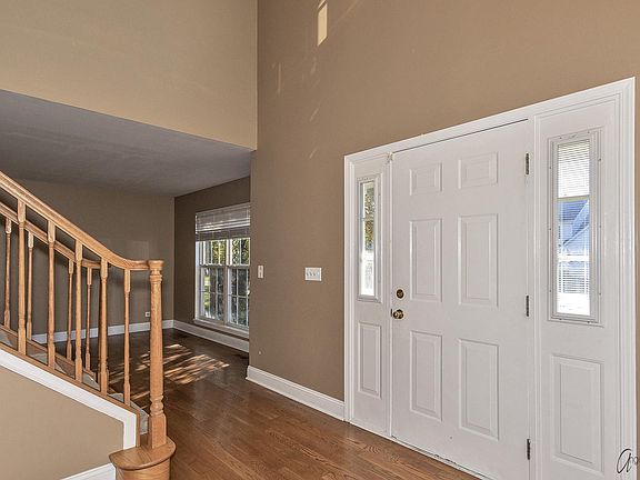 4th image of 668 Waterford Dr