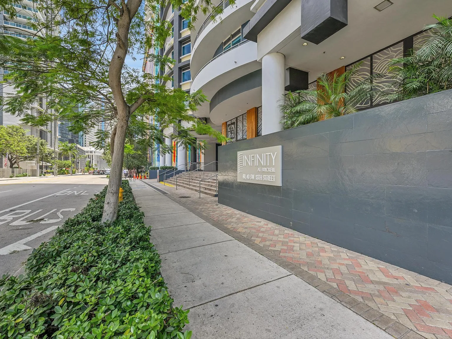 2 bed, 2.5 bath, 1270 sqft, $5,000 — Photo 3