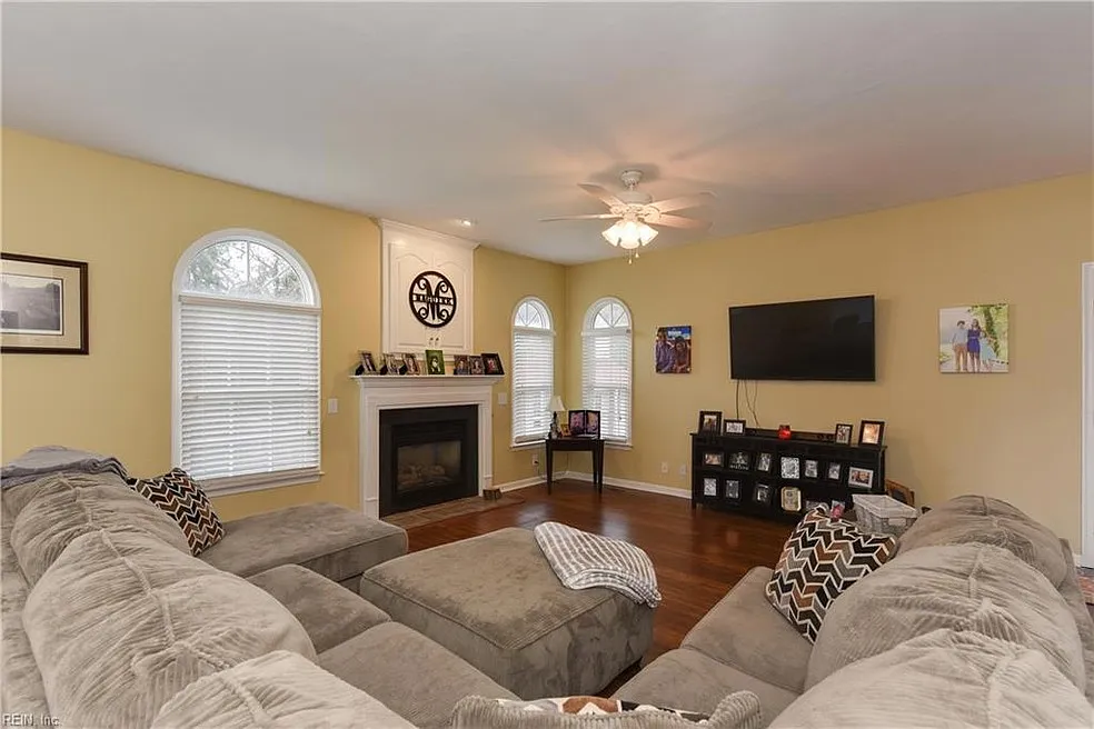 4 bed, 2399 sqft, $2,500 — Photo 4