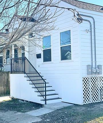 3rd image of 8930 Olive St