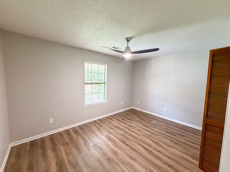 3rd bedroom, rear facing