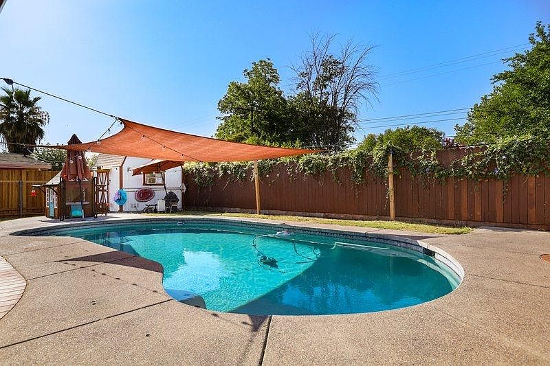 1st image of 6547 Channing Dr