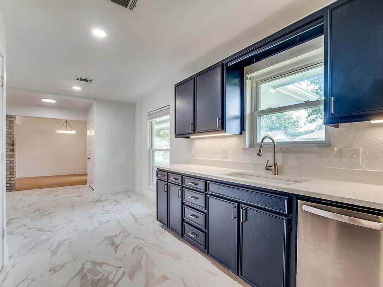 1323 Lark Ln — Photo 16