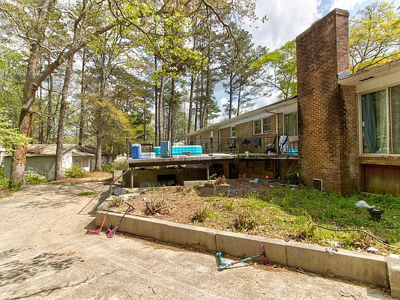 3rd image of 801 Crestview Rd