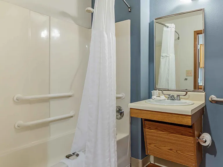 Studio Suite - 2 Full Beds