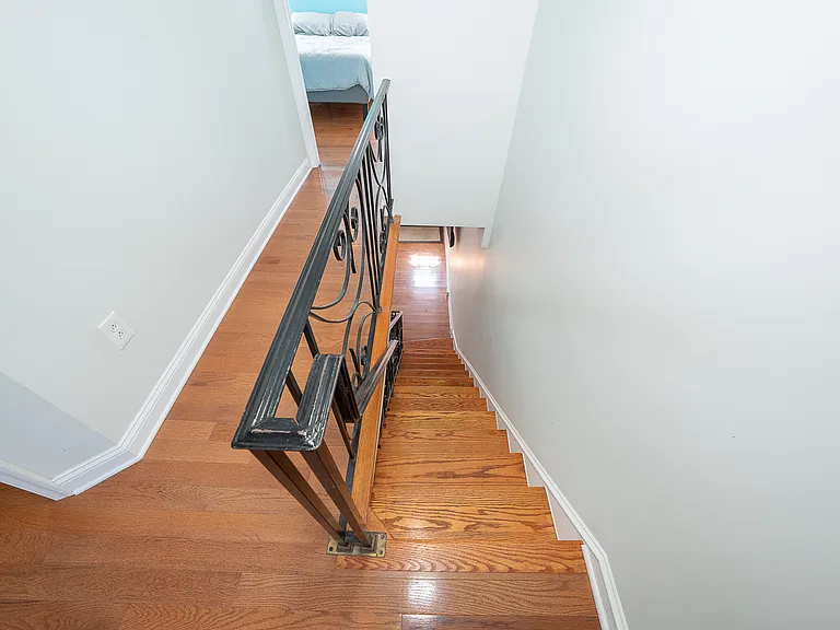 1916 S Alder St — Photo 24