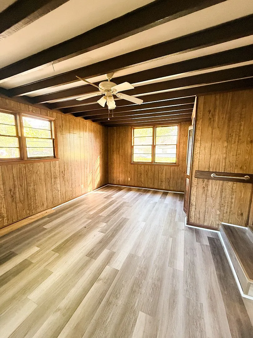 1404 Lake Park Rd / / 4 bed/2 bath home with washer and dryer — Photo 4